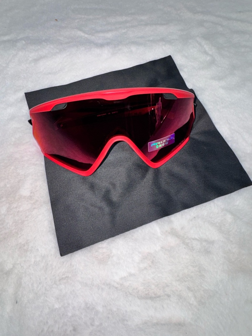 Red Ski/Snowboard Goggles - Picture 6 of 15